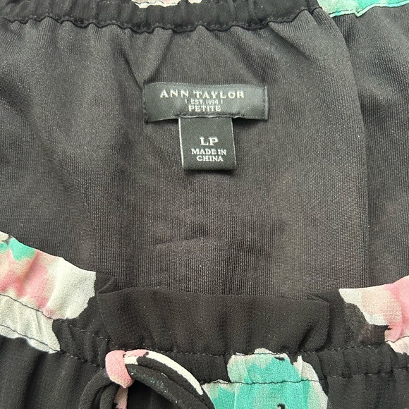 Ann Taylor Black Floral Blouse Size LP - Picture 3 of 3